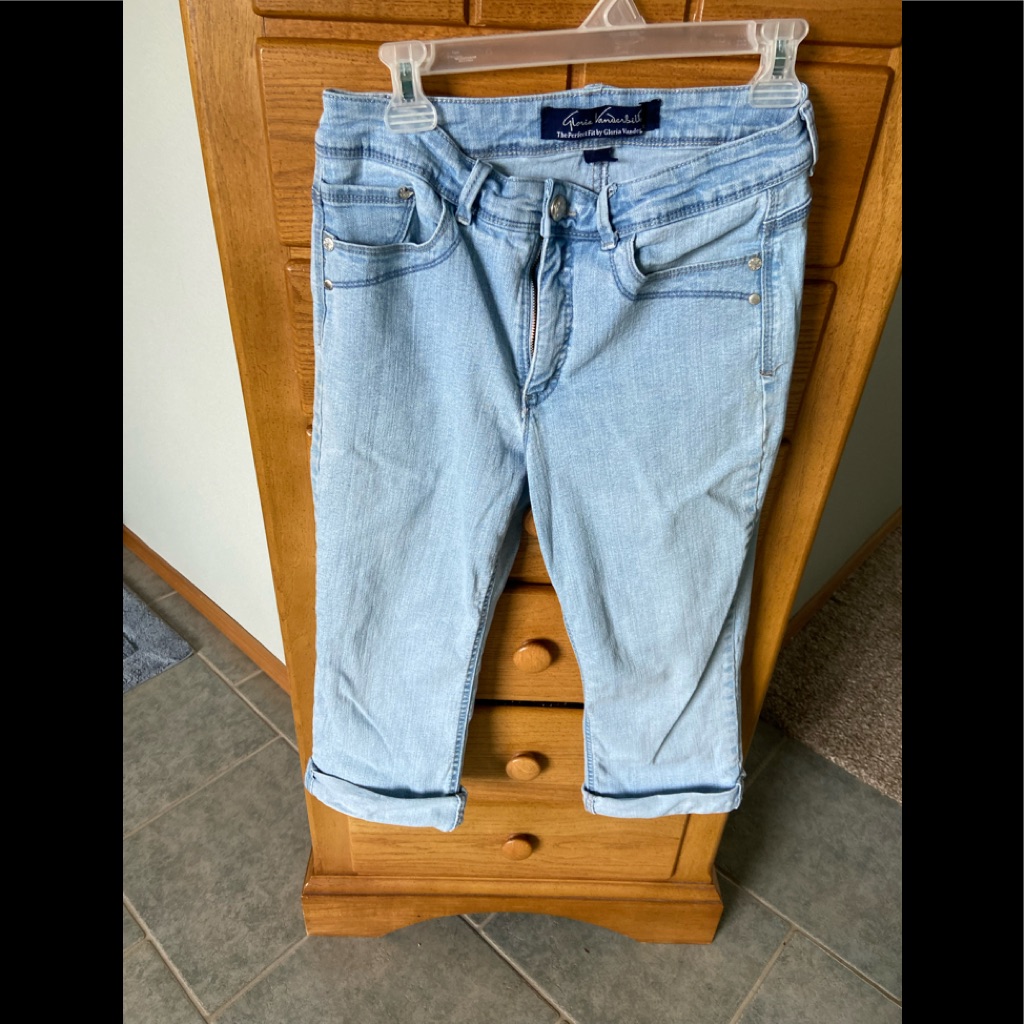 Gloria Vanderbilt Cuffed Capri